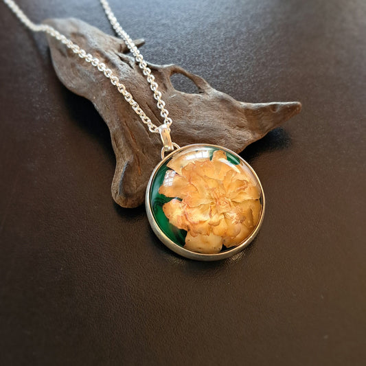 Rosa antigua con calado felino - Plata 925
