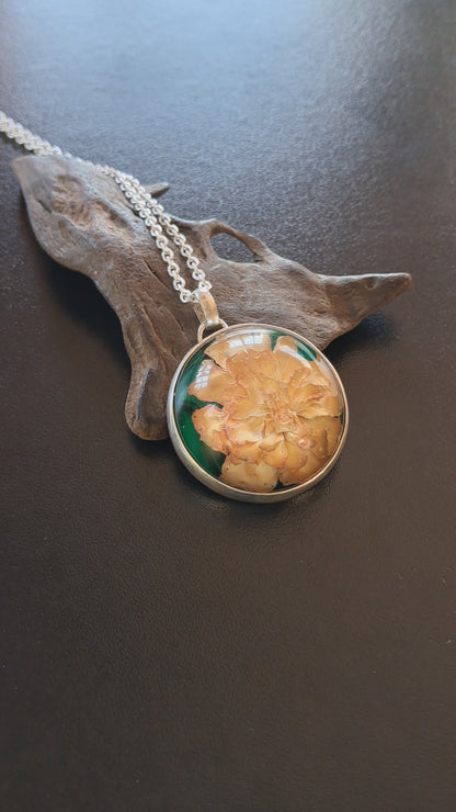 Rosa antigua con calado felino - Plata 925
